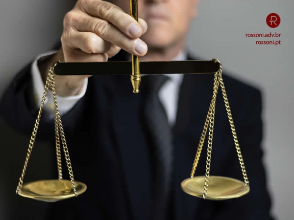 Como se proteger de fraudes imobiliárias: Dicas de um advogado especializado.