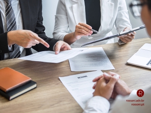 O que é usucapião e como pode ser usado para regularizar a propriedade de um imóvel?